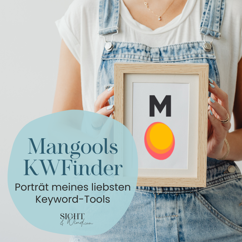 Frau haelt Portrait mit Mangools Logo